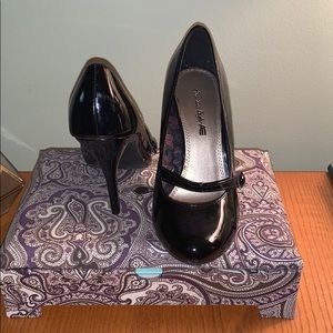 Black leather Mary Jane heels